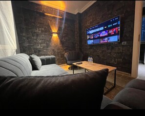 Apartemen Kota, 1 Tempat Tidur Queen dengan tempat tidur Sofa | Wi-Fi gratis