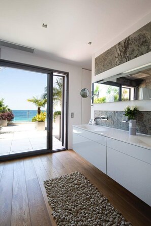 Interior - Luxury Seafront Villa With 2 Private Pools (Carry-le-Rouet)