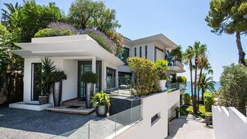 House | Bahagian luar