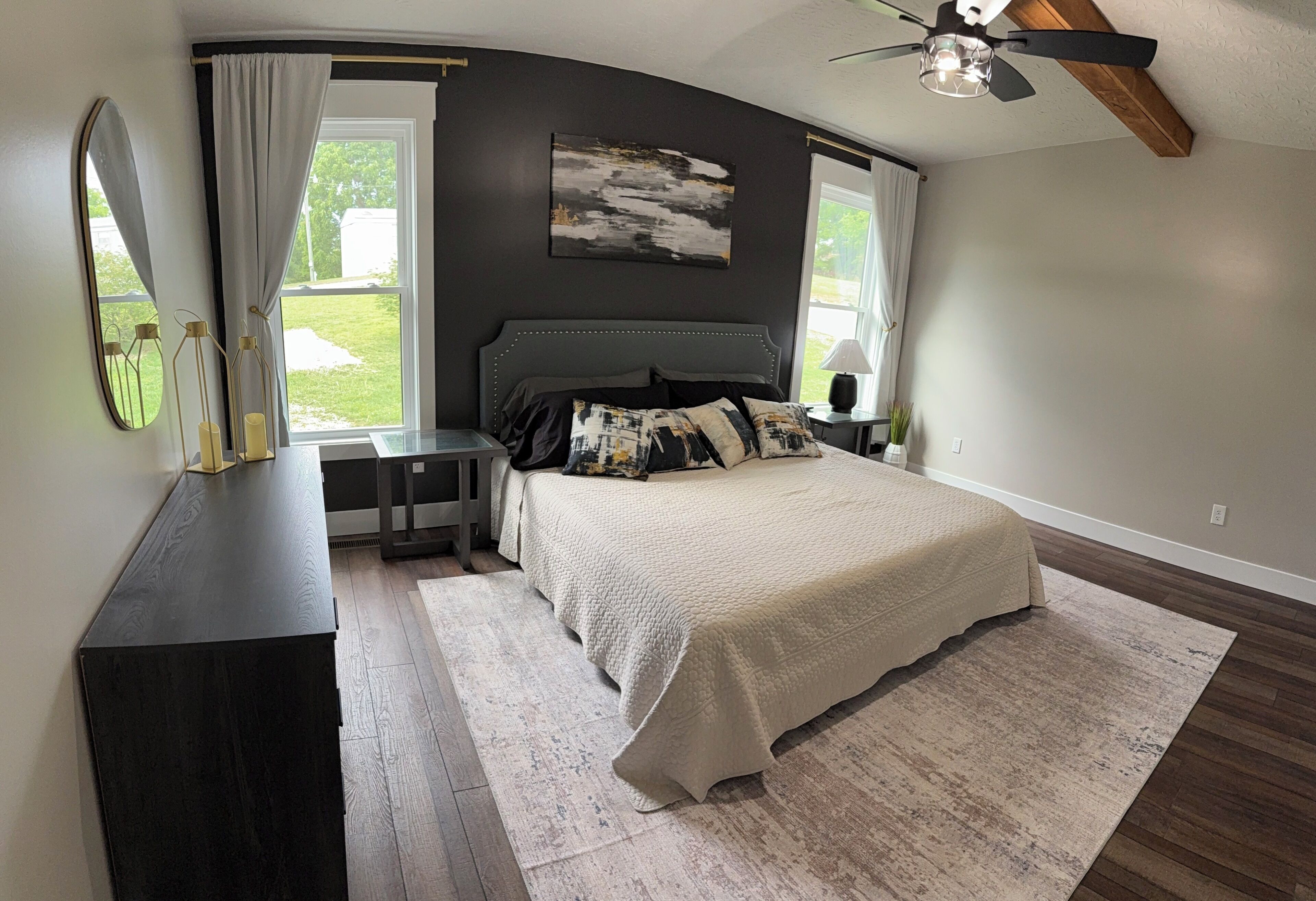 4 bedrooms, iron/ironing board, WiFi, bed sheets