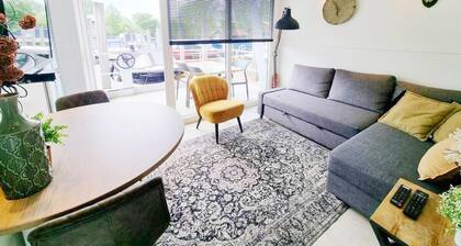 Houseboat Escape With Roof Terrace