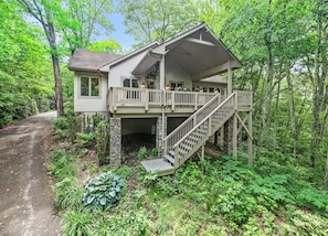 Exterior - 3BR, 3BA Mountain home with sweeping views in Waynesville. (Waynesville)