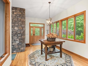 Interior - 3BR, 3BA Mountain home with sweeping views in Waynesville. (Waynesville)