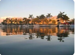 Marina - Spacious luxury suite in exclusive gated community steps from Grace Bay Beach. (Turtle Cove)