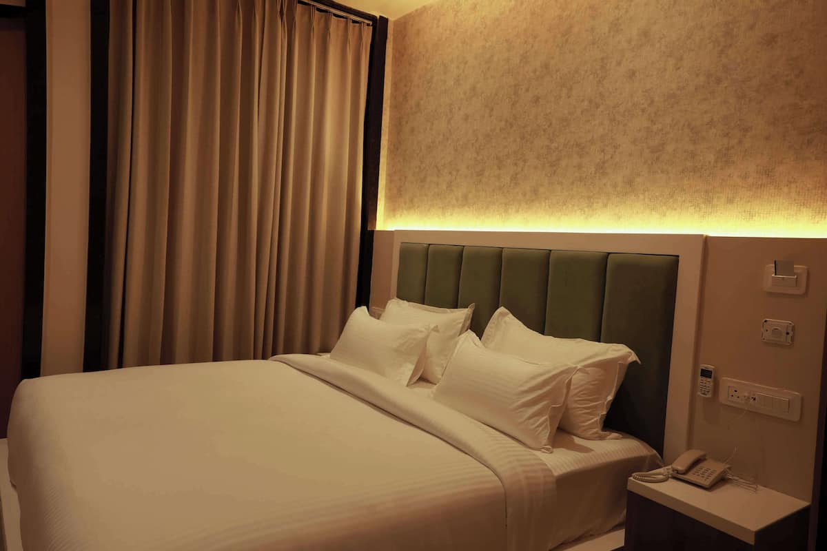 Junior Suite | Desk, laptop workspace, free WiFi