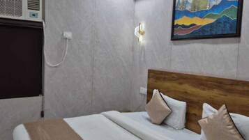 Deluxe Room | Desk, laptop workspace, blackout curtains, iron/ironing board