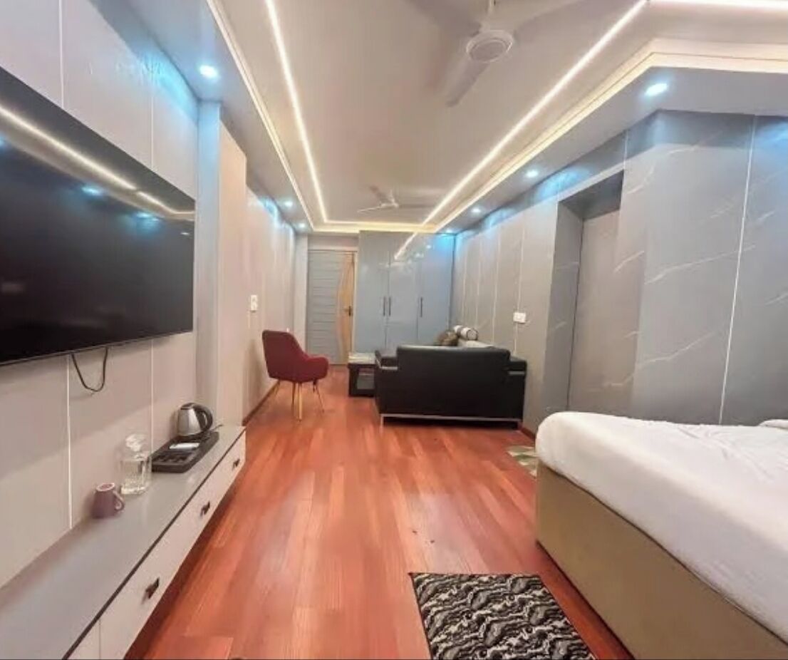 Luxury Suite, Balcony, City View | Desk, laptop workspace, blackout drapes, iron/ironing board