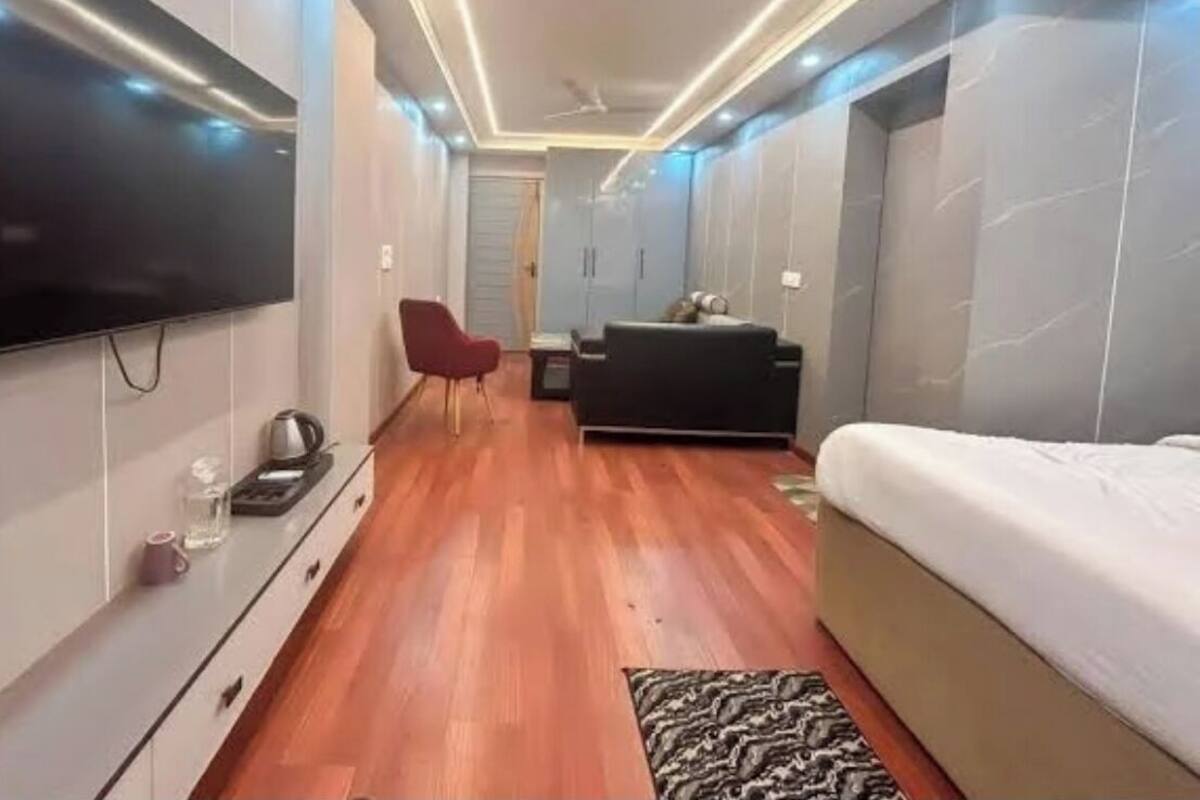 Luxury Suite, Balcony, City View | Desk, laptop workspace, blackout drapes, iron/ironing board
