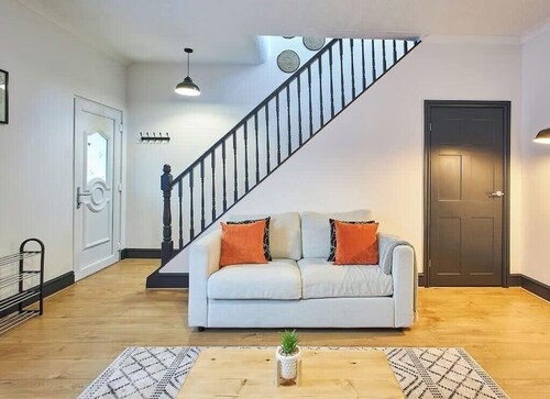 Vacant Nests | North Shore Cottage | Free Parking