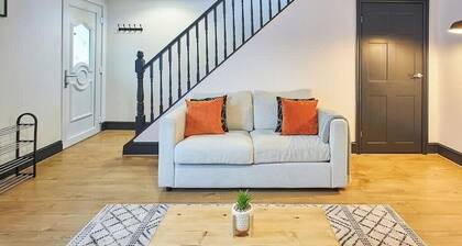 Vacant Nests | North Shore Cottage | Free Parking