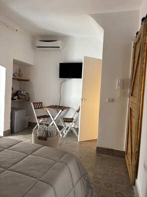 Phòng đôi Deluxe, quang cảnh thành phố | Két bảo mật tại phòng, màn/rèm cản sáng, phòng cách âm 