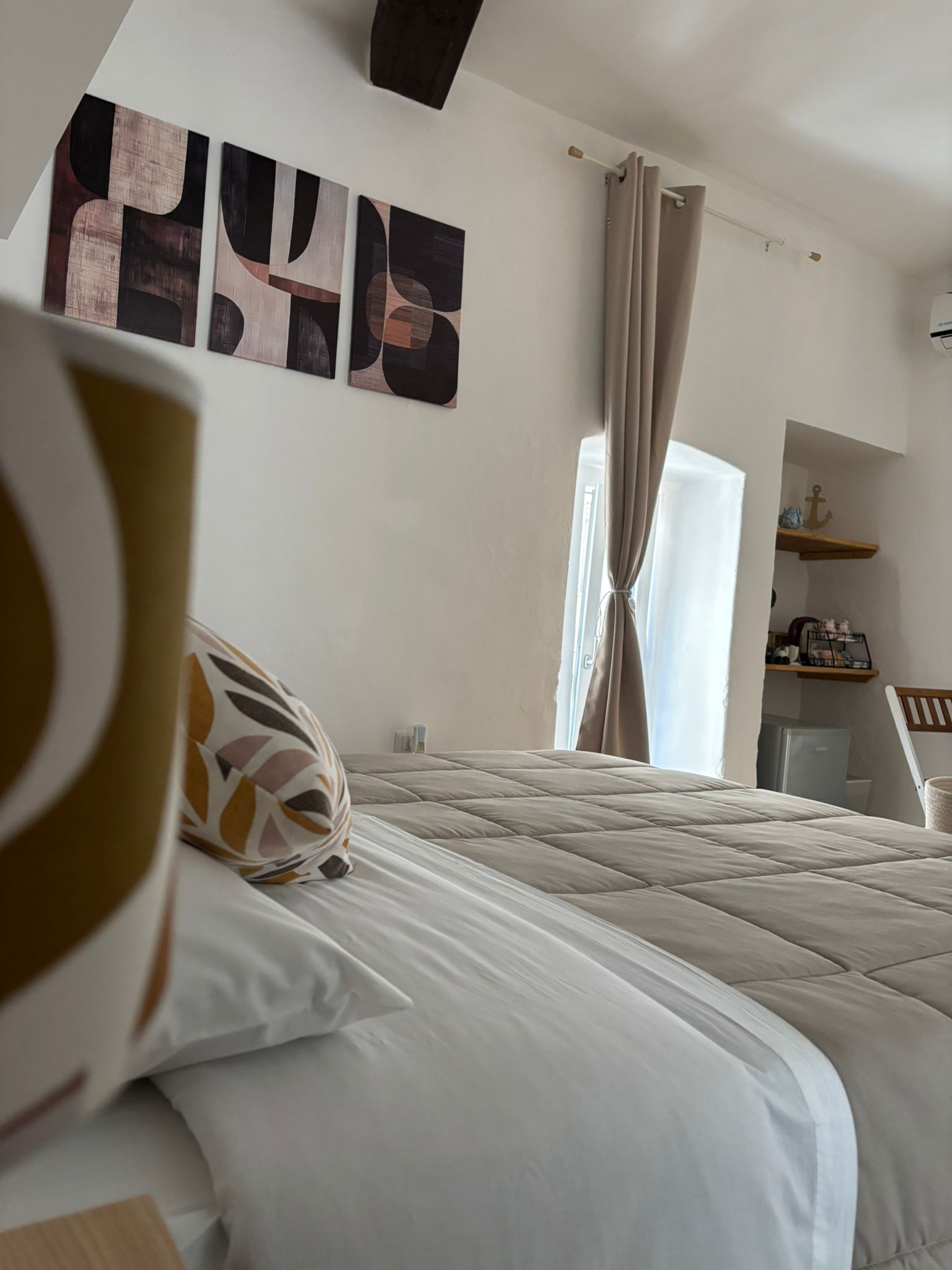 Doppia Deluxe, vista città | Una cassaforte in camera, tende oscuranti, insonorizzazione