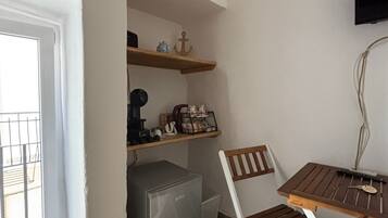 Deluxe Double Room, City View | Interior