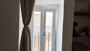 Deluxe Double Room, City View | Interior