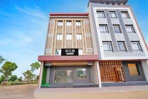 A hotel building with a sign indicating it is serviced by OYO. - Classic Super Hotel O Khatu Shyam Temple (Danta Ramgarh)