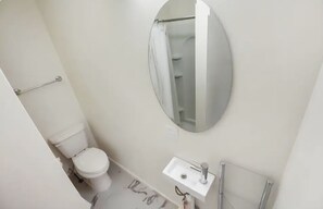 Shower, hair dryer, towels, soap - Peaceful One-Bedroom Stay at YWCA - Two Twin Beds in Beautiful Westfield, NY (Westfield)