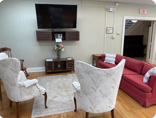 Peaceful One-Bedroom Stay at YWCA - Two Twin Beds in Beautiful Westfield, NY