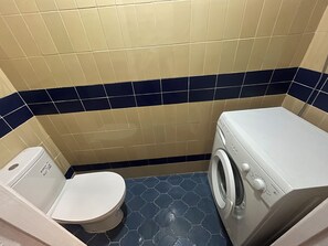 Handtücher, Seife, Toilettenpapier