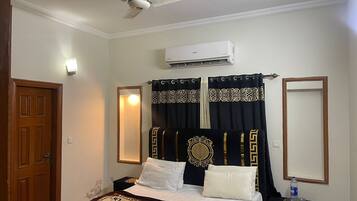 9 bedrooms, iron/ironing board, WiFi, bed sheets