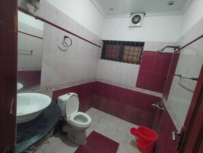 Shower, jetted bath, bidet, towels - Peridots Cottage 
we share a passion for hospitality 
 (Islamabad)