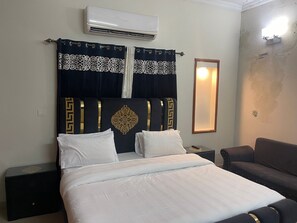 9 bedrooms, iron/ironing board, WiFi, bed sheets - Peridots Cottage 
we share a passion for hospitality 
 (Islamabad)