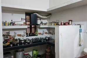 Private kitchen - Mithila Villa Home Stay Located in Phulparas, Bihar District- Madhubani, India (Barhi)
