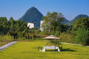 Khu ẩm thực ngoài trời
