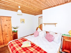 Berço de viagem, Wi-Fi de cortesia, roupa de cama