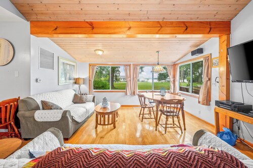 Stealth Cottage – Vintage Stay Across from Paw Paw Lake
