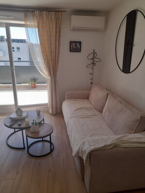 Living area - Vrbo Property (Manosque)