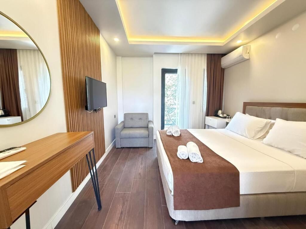 In-room safe, iron/ironing board, free WiFi