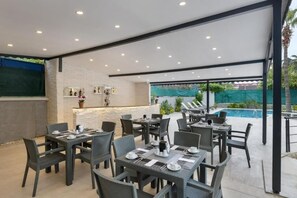 Outdoor dining - Royal Dreams Otel (Kemer)