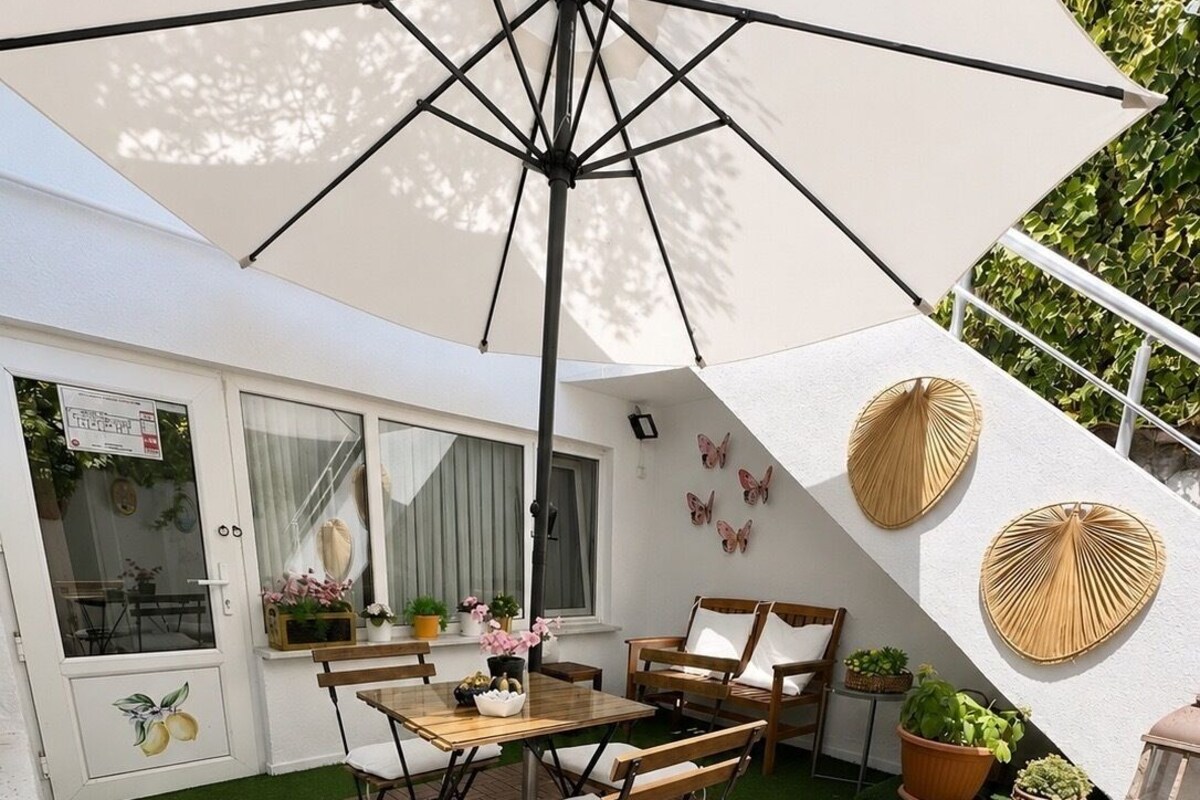 Room, Patio | Living area