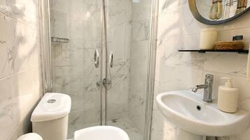Room, Multiple Beds, Non Smoking, Private Bathroom | Bathroom | Shower, free toiletries, hair dryer, towels