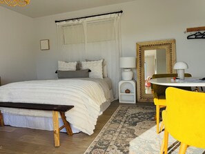 1 bedroom, in-room safe, free WiFi, bed sheets - Wainui Beach, Moroccan Retreat (Gisborne)
