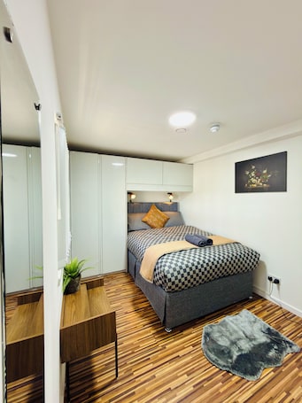 Laptop workspace, free WiFi. Britlodge Ruskin Stay
