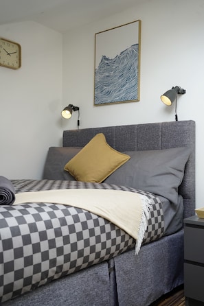 Habitación doble Confort | Espacio para trabajar con laptop y wifi gratis