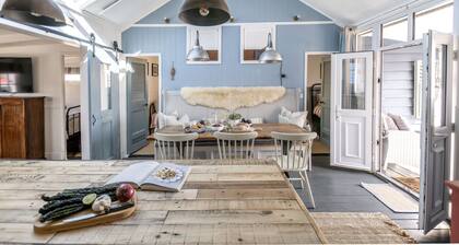 Saltmarsh - a house that sleeps 5 guests in 3 bedrooms
