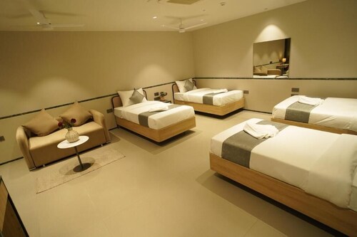 HOTEL SANKET ELITE