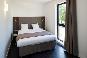 Room - Family French Stay by Scenic Burgundy Countryside & Wine Tastings (Dijon)