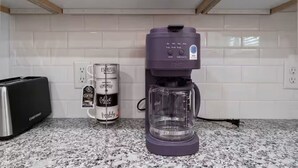 A kitchen with a coffee maker, a toaster, and a coffee can. - Downtown Houston Modern Cozy Townhouse with Free Parking,WIFI and Near Airport (Houston)
