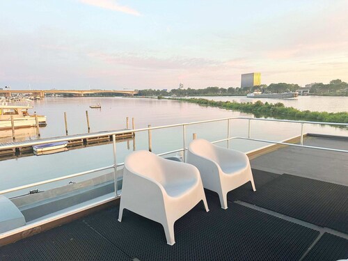 Harbour Marina Lodge for 6