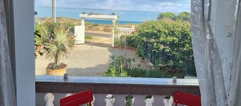 2-bedroom seaside apartment