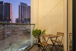 Outdoor dining - FIRST CLASS | 1BR | Cozy Modern Vibes (Meydan)