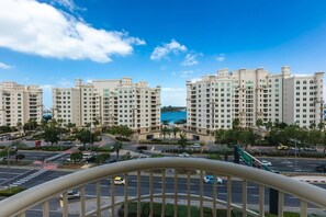 Property grounds - FIRST CLASS | 3BR | Luxury Escape w/ Beach Access (Palm Jumeirah)