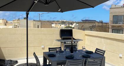 3-bedroom house in fantastic Ix-Xewkija with Roof Terrace and Spa Pool Star view