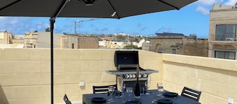 3-bedroom house in fantastic Ix-Xewkija with Roof Terrace and Spa Pool Star view