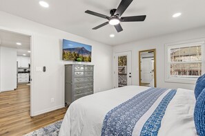 Bügeleisen/Bügelbrett, Reisekinderbett, kostenloses WLAN, Bettwäsche