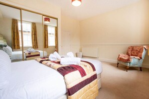 2 bedrooms, Internet - Spacious Historic Home In Cockermouth With Parking (Cockermouth)