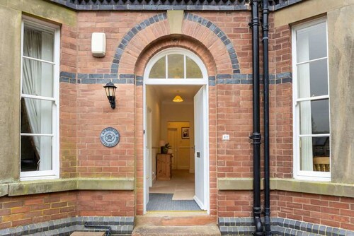 Spacious Historic Home In Cockermouth With Parking
